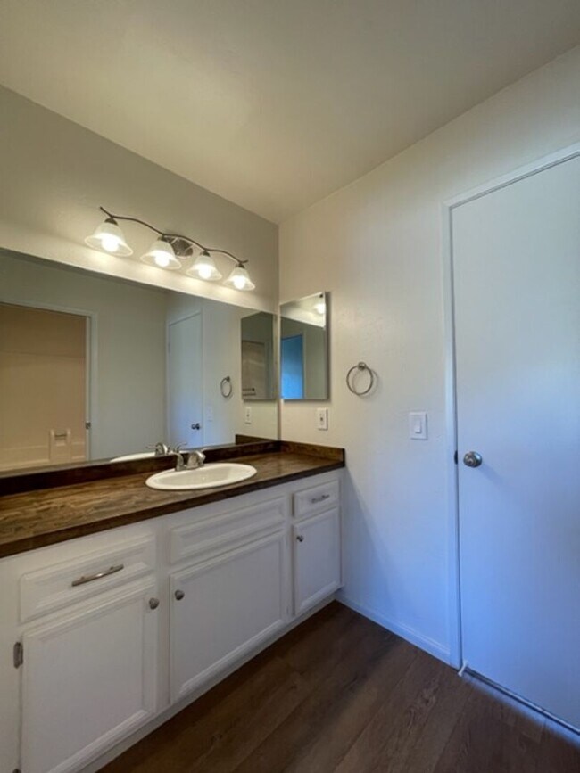 Building Photo - 331 Stone Edge Ct