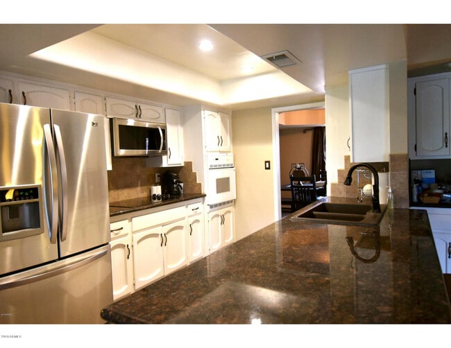 Building Photo - 10008 N 33rd Pl