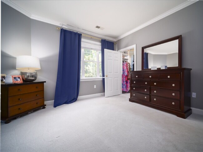 Building Photo - "Charming 3-Bedroom Condo with Cozy Fireplace - 1404 Sq Ft of Comfort in Prime NC Location!"