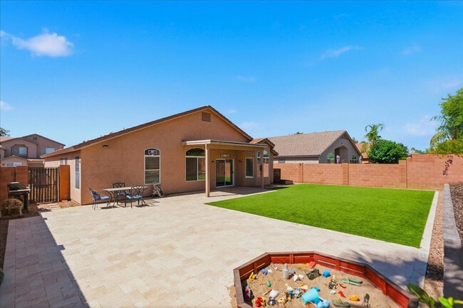 Building Photo - 4414 E Villa Rita Dr