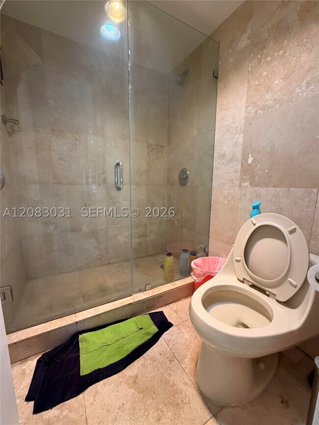 Building Photo - 3375 N Country Club Dr