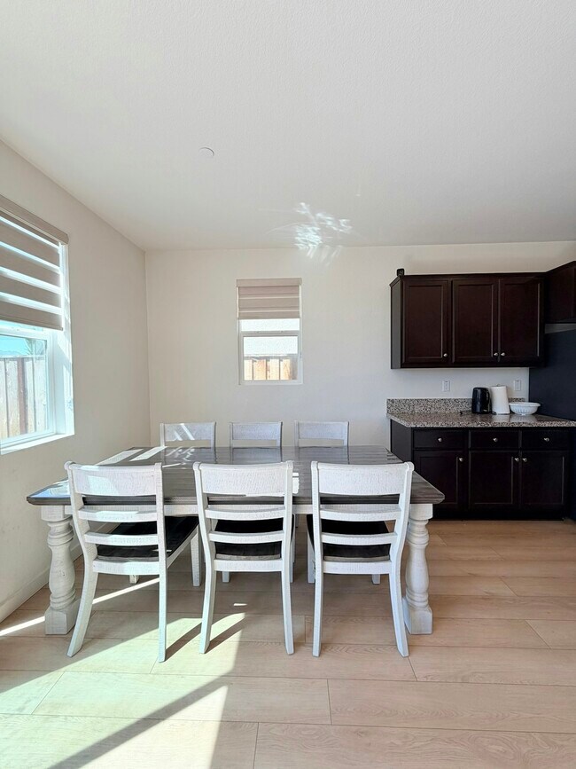 Building Photo - 5460 Spg Mountain Ln