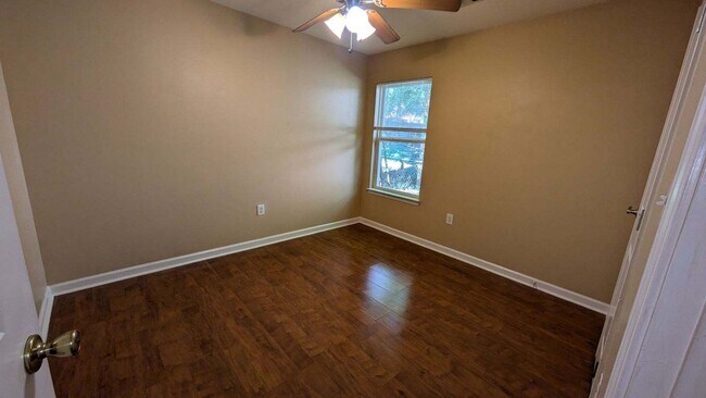 Building Photo - 1013 Vestal St
