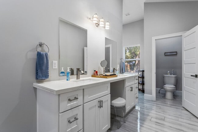 Building Photo - 134 Lee St