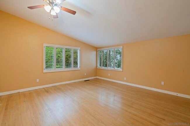 Building Photo - 6430 La Jolla Scenic S Dr