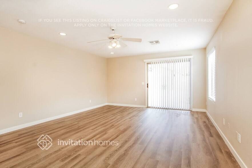 Building Photo - 2423 S 82nd Ln