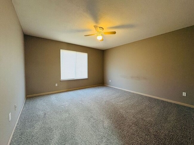 Building Photo - 808 NE Independence Ct