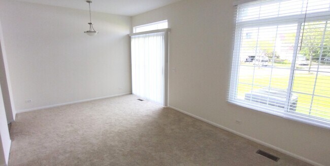 Building Photo - 925 Mesa Dr