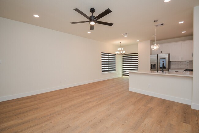 Building Photo - 16559 Oasis Glade Dr