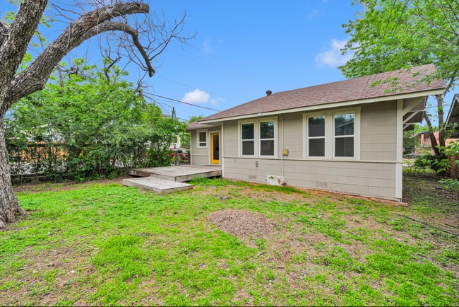 Building Photo - Charming Craftsman Style Home in Tobin Hill!