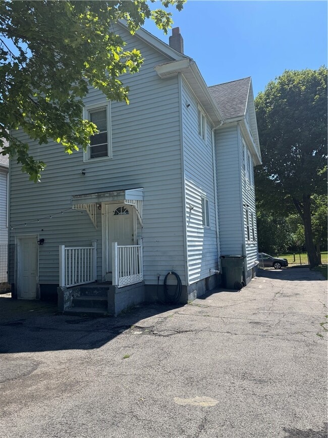 Building Photo - 134 Lewis St