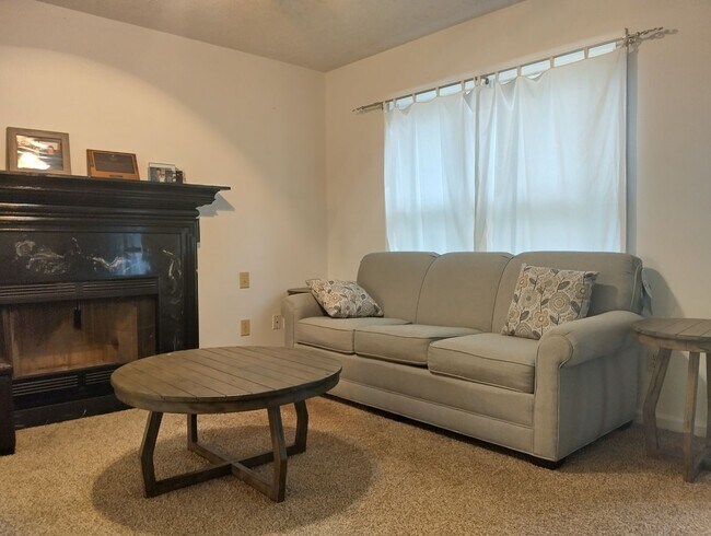 Building Photo - Spacious 2bd/2ba in Williamsburg