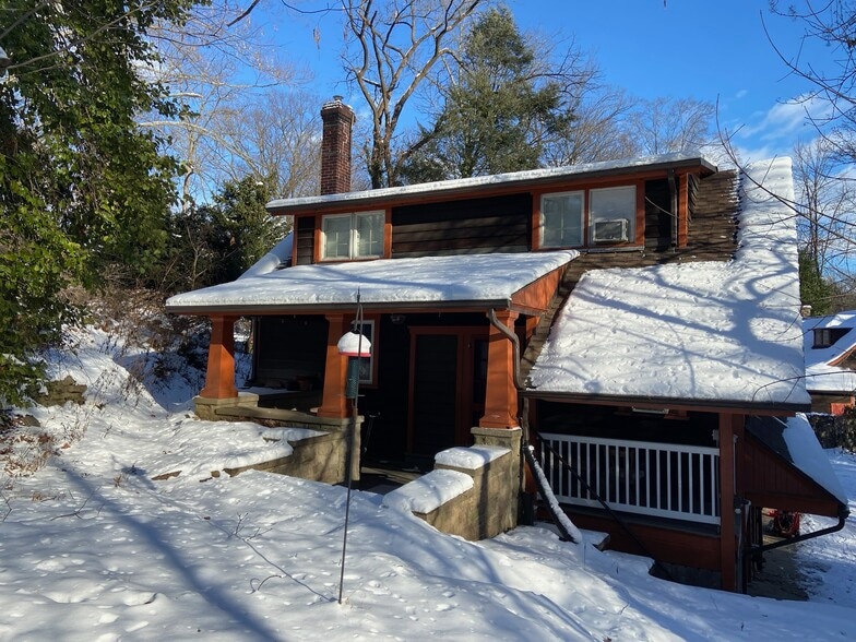 Building Photo - 327 Valley Brook Rd