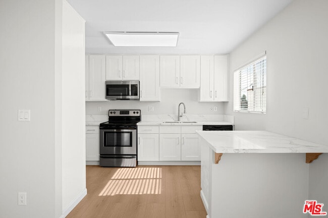 Building Photo - 1206 S Holt Ave