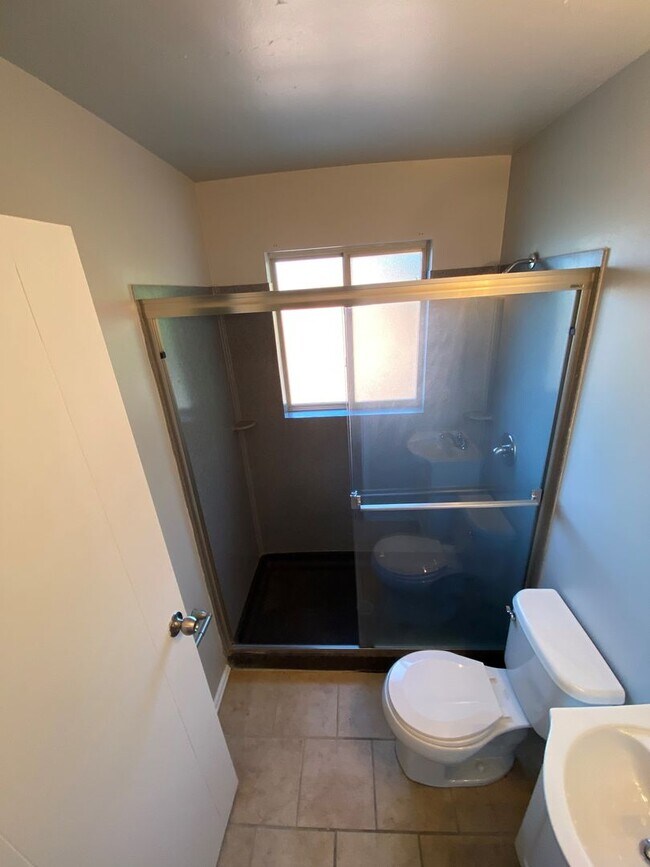 Building Photo - 558 Lowell Ave