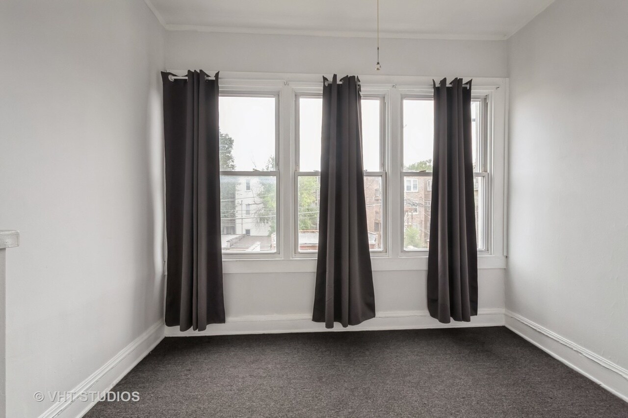 Bed 1, 4 - 6335 N Claremont Ave