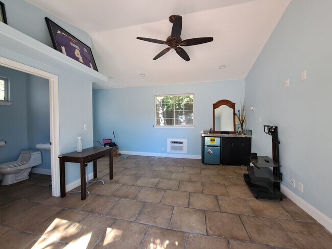 Building Photo - Expansive Oasis with a Guest House, Pool, ...