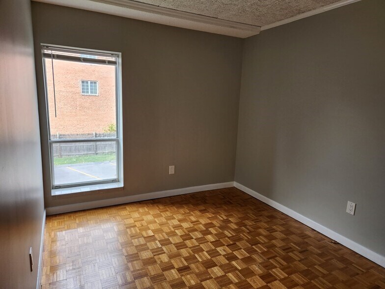 Building Photo - 44 Broadlawn Park