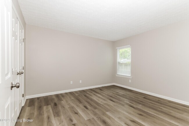 Building Photo - 10418 Pinoak View Dr