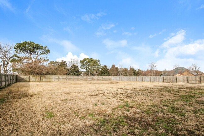 Building Photo - 7459 Aylesbury Ln