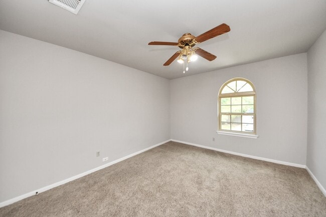 Building Photo - 20626 Chestnut Hills Dr