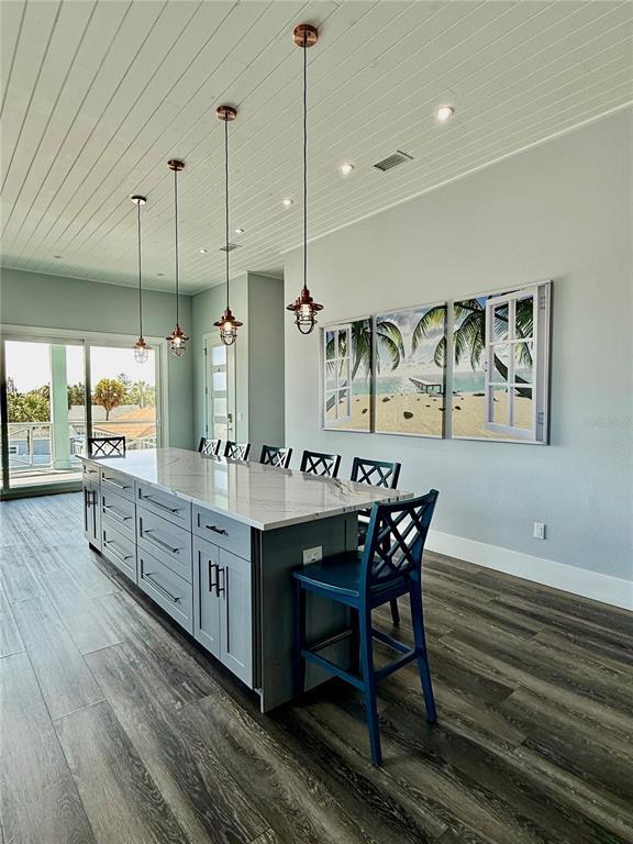 Building Photo - 304 N 7th St