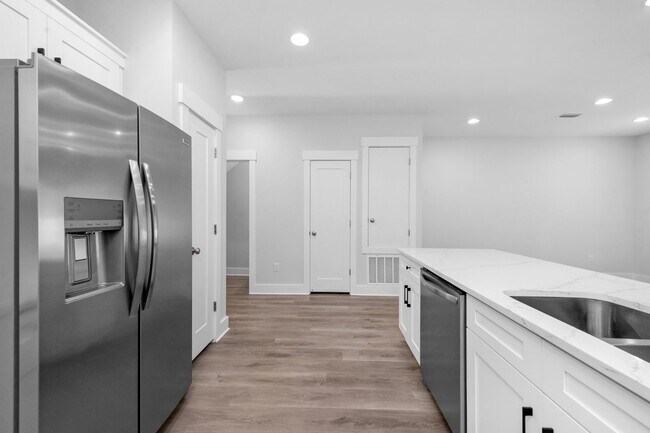 Building Photo - Modern 4BR Home with Private Fenced Yard Near the Beach