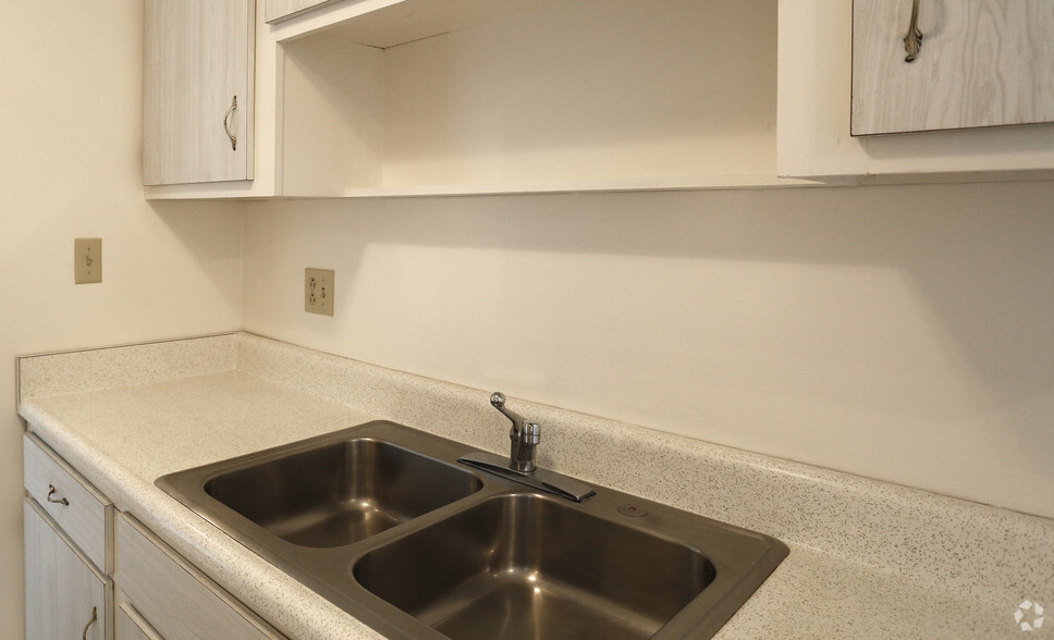 Kitchen - Quail Hollow and Sherwood Knoll Apartments