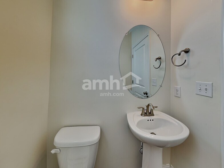 Building Photo - 4848 Chutney Dr