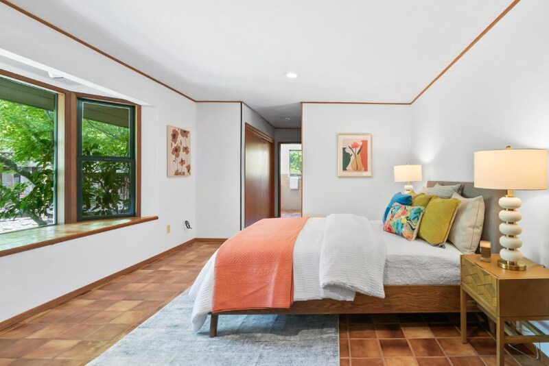 Building Photo - 115 Ortalon Cir