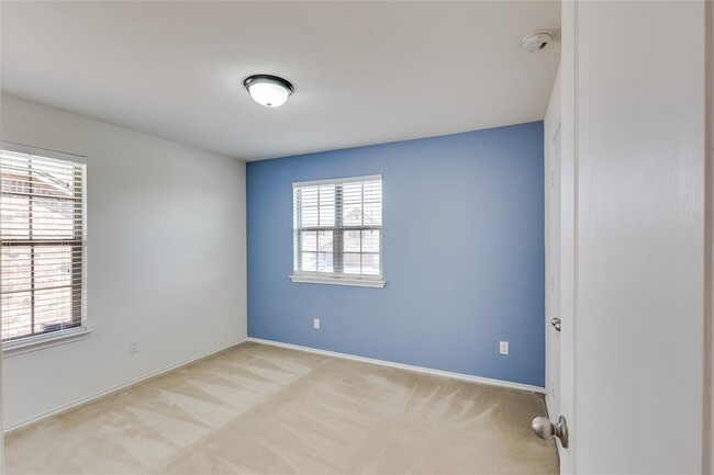 Building Photo - 868 Water Hyacinth Loop