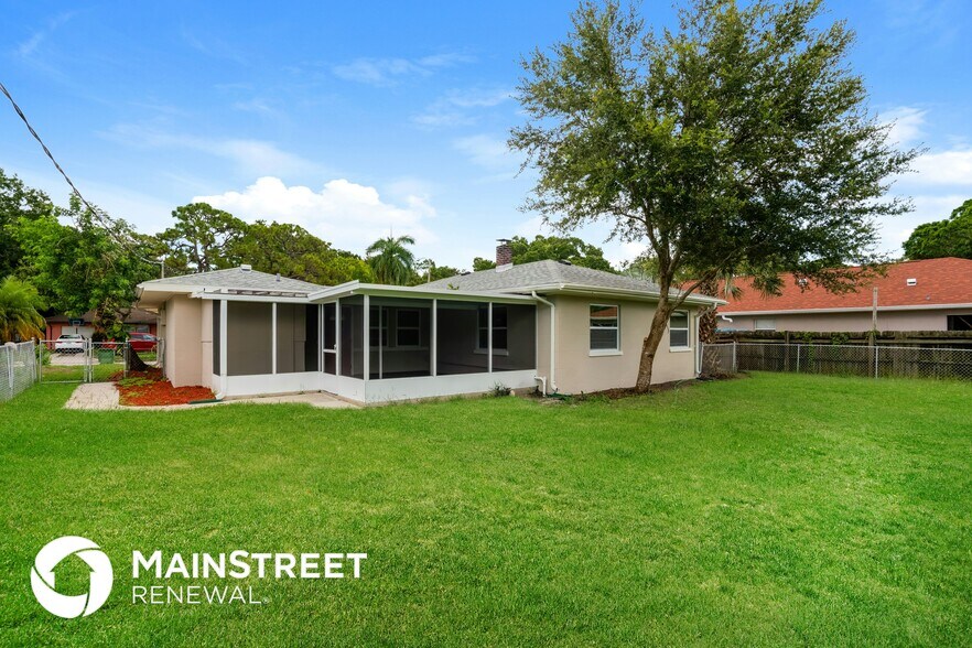 Building Photo - 1310 30th St W