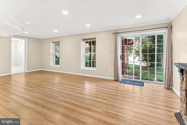 Building Photo - 47497 Saulty Dr