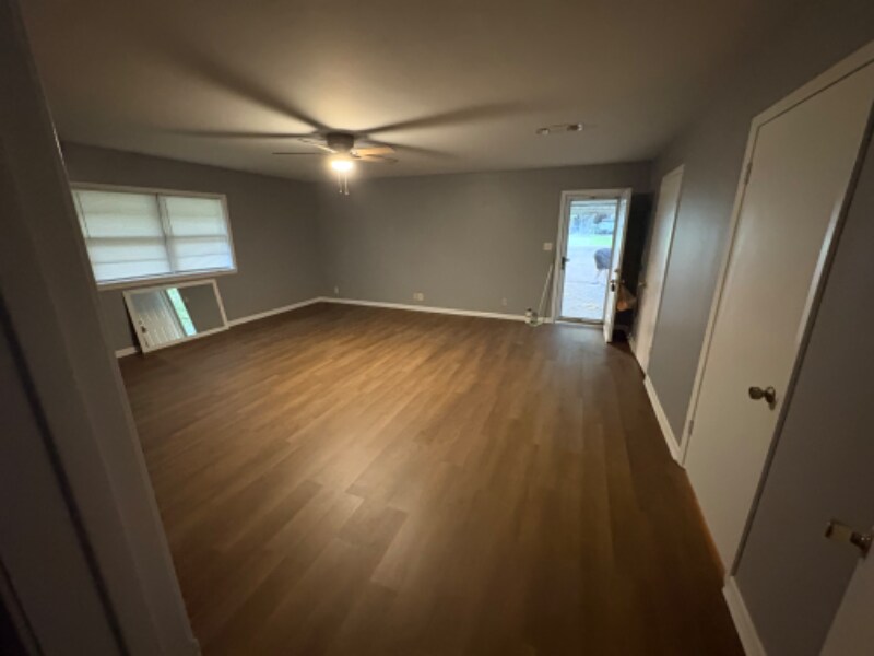 Building Photo - 122 Thomas Dr