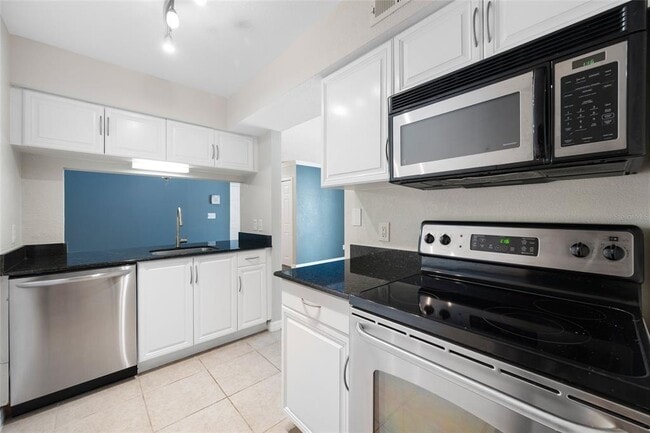 Building Photo - 3300 Haviland Ct