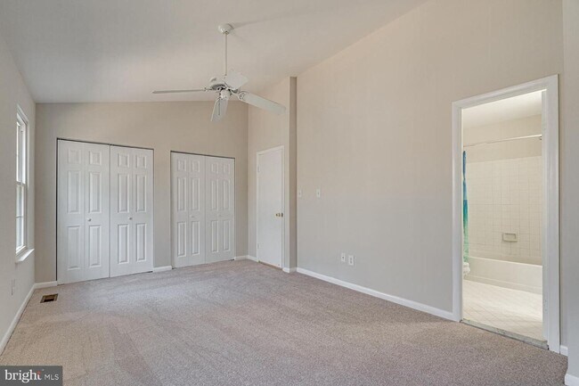Building Photo - 3 Bedroom 3.5 Bath 3 Level Townhome in Germantown