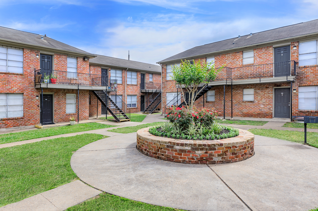 Building Photo - El Milagro Apartment Homes!