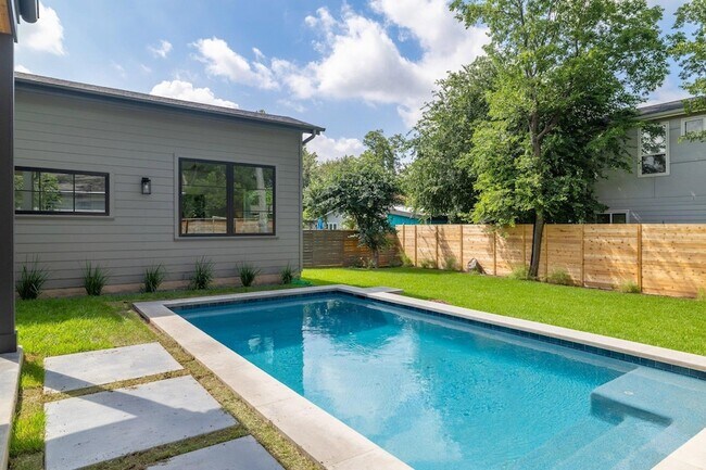 Building Photo - 1703 Piedmont Ave