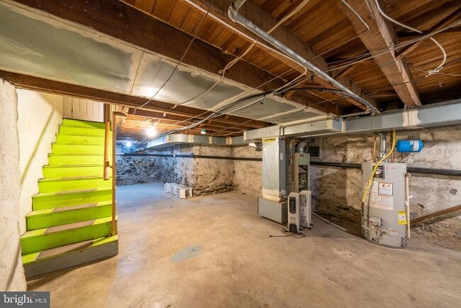 Building Photo - 439 W Gay St