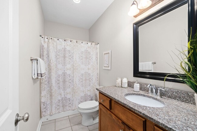 Building Photo - Cute Duplex in the Heart of Pembroke !!