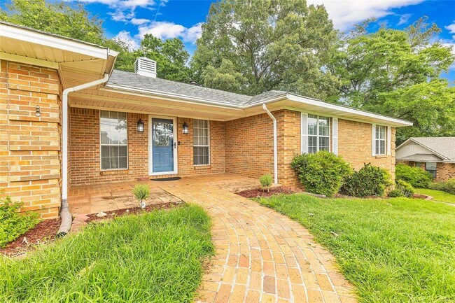 Building Photo - 140 Livingston Cir
