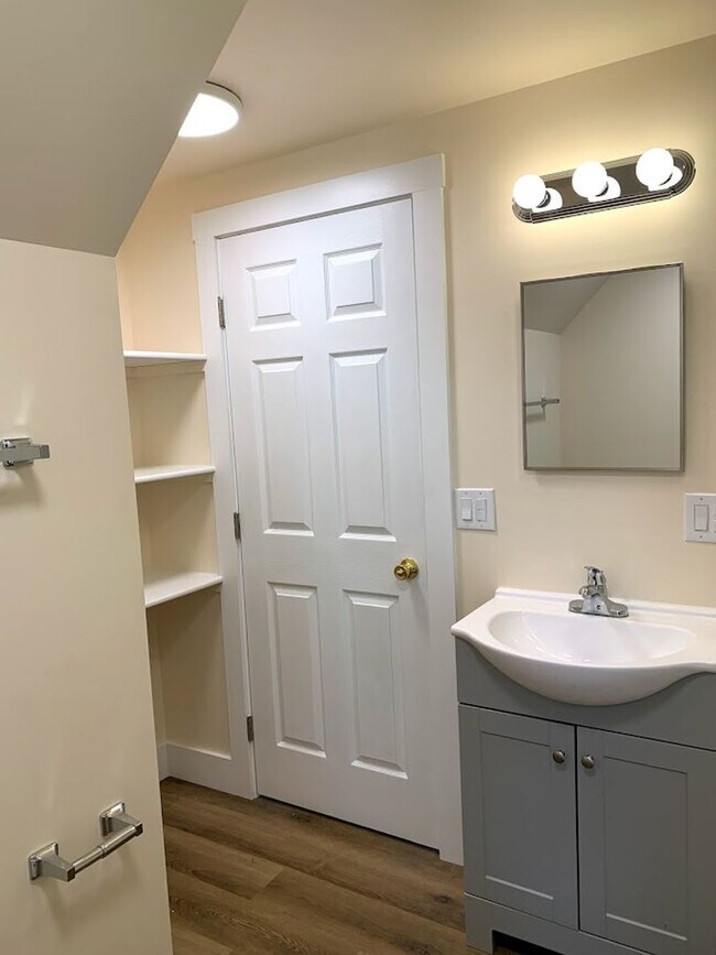 Building Photo - 225 E Park St