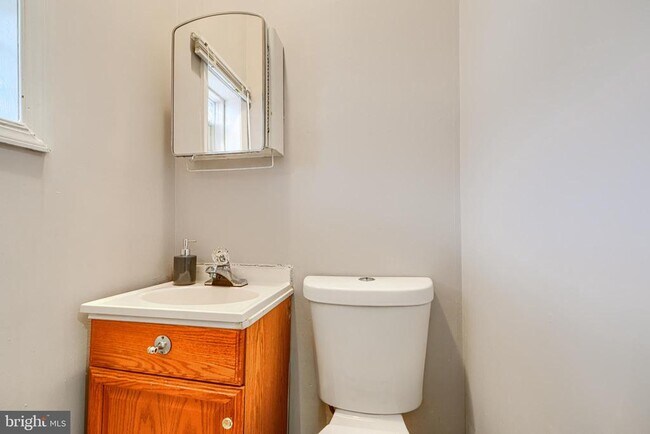 Building Photo - 1543 Lochwood Rd