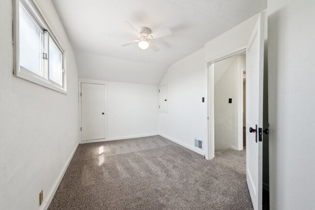 Building Photo - Beautiful 3 bedroom home in Jeannette avai...