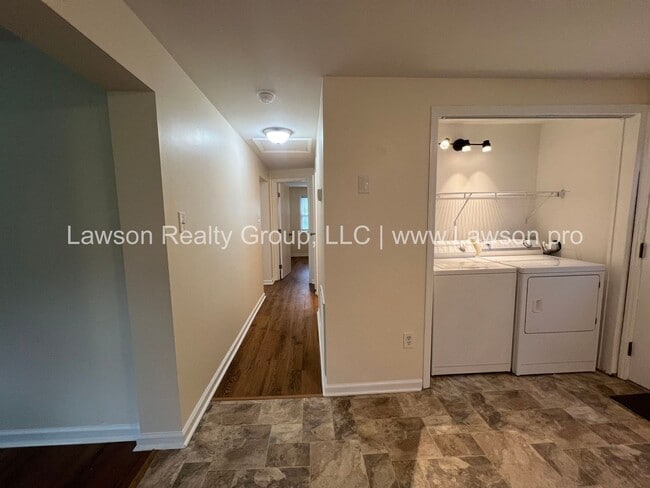 Building Photo - Close to Carvins Cove- One Level Living with Hobby Shed