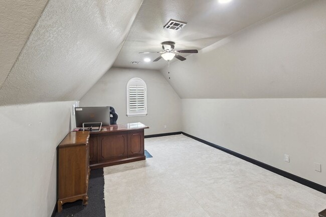 Building Photo - Resort-Style Living in Bixby!