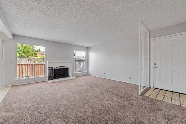 Building Photo - Vasona Court 625-627