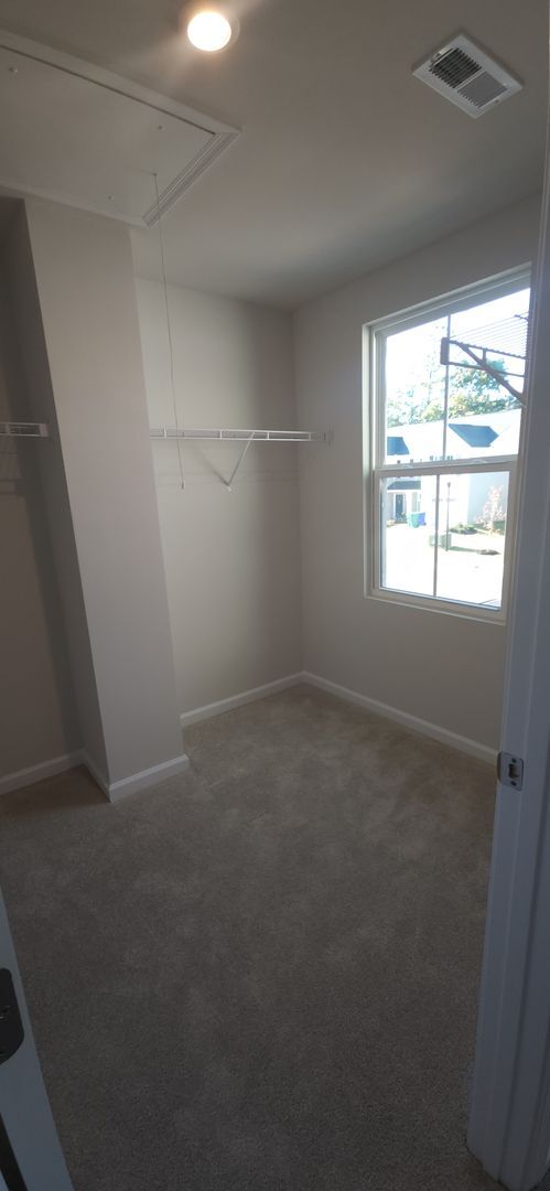 Building Photo - 3 BR Townhome in Arden Woods Townhomes