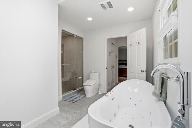 Building Photo - 1316 Heller Dr