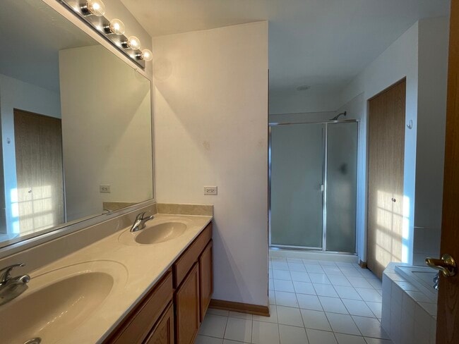 Building Photo - 2717 Kendall Crossing
